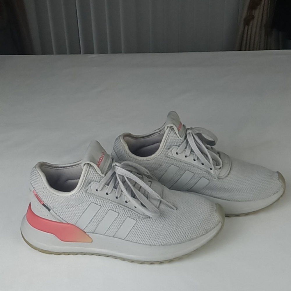 Adidas Womens Shoes. - Picture 3 of 11